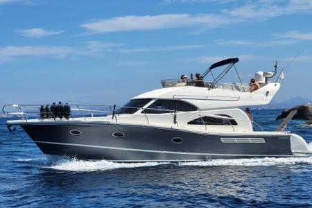 YACHT A MOTEUR